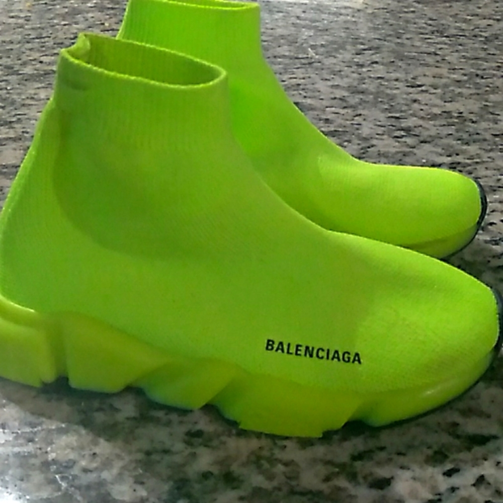 Balenciaga,9.5